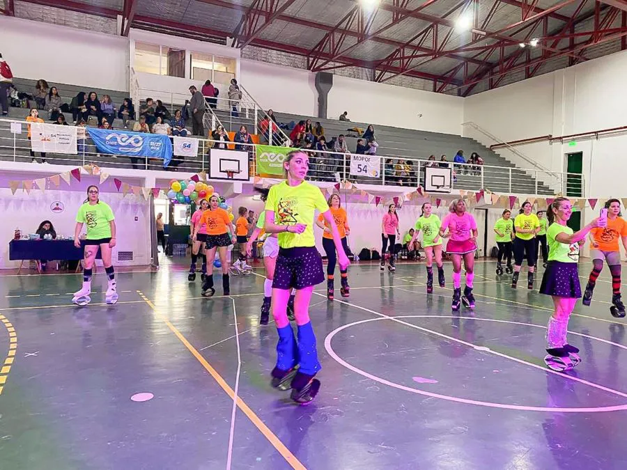 Jornada aeróbica con el “Río Grande Salta” en el gimnasio de la Escuela N°2 (1)