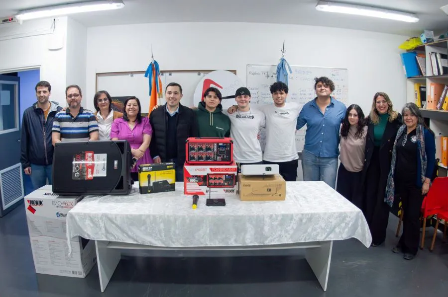 photo_5062136047084875861_y