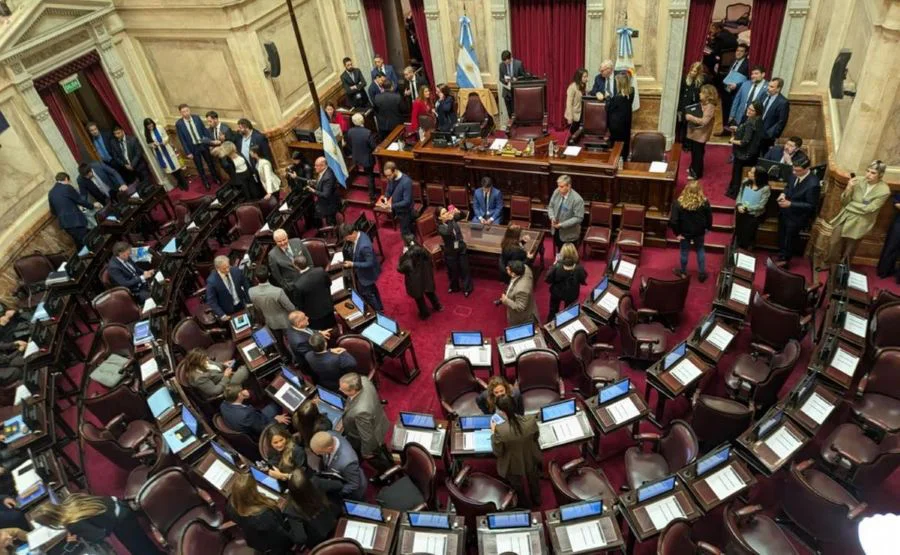 Empleado del Senado condenado por gestionar pensiones y quedarse con dinero