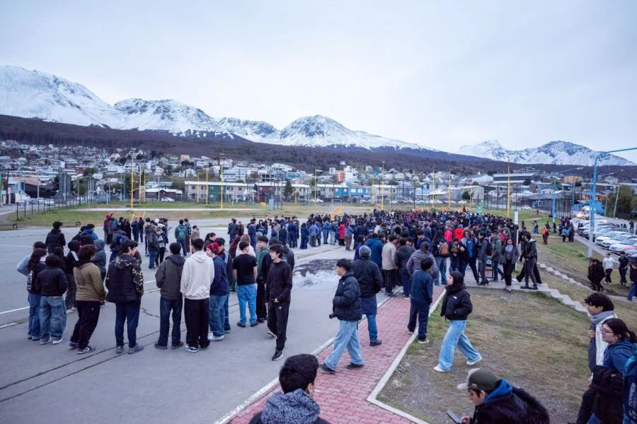 photo_4967975387405593820_y