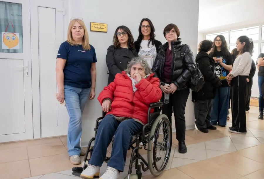 photo_5064425844474228791_y