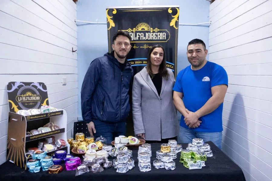 photo_5021775011043717019_y