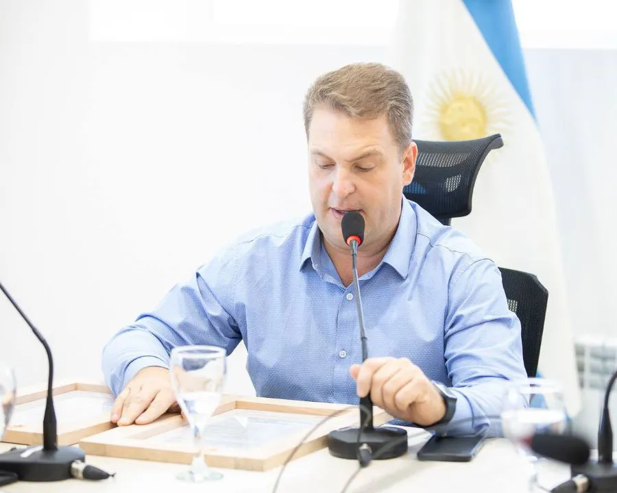 photo_5084923193642299048_y