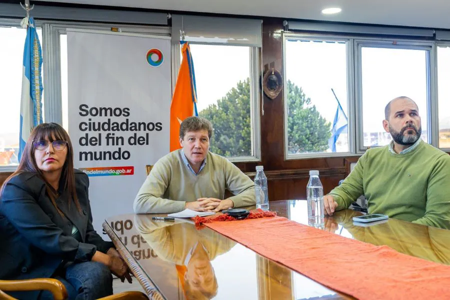 photo_4983435775022575536_y