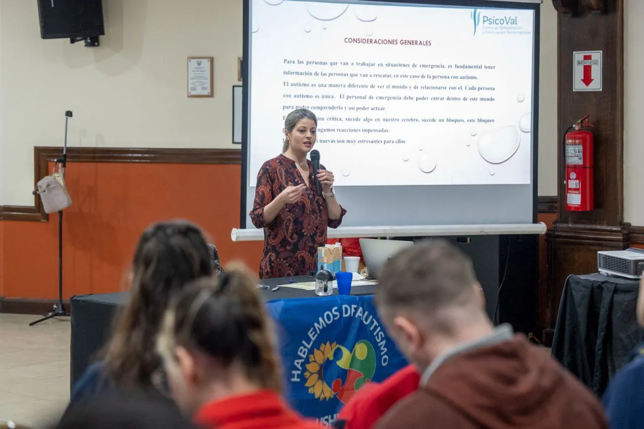 Brindaron cursos a servidores públicos en primeros auxilios a personas con TEA (1)