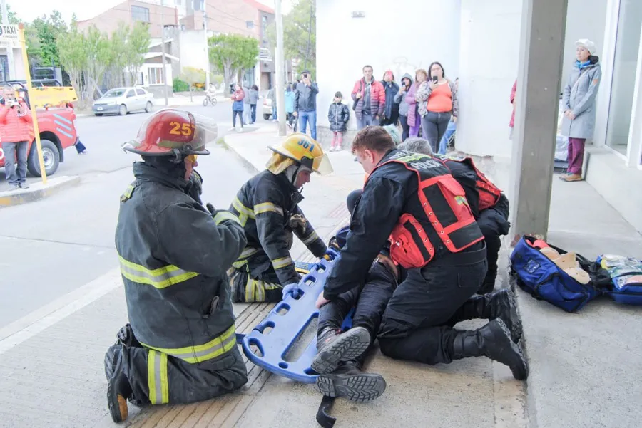 Fuerzas de seguridad realizaron un simulacro de emergencia en el Hospital  (1)