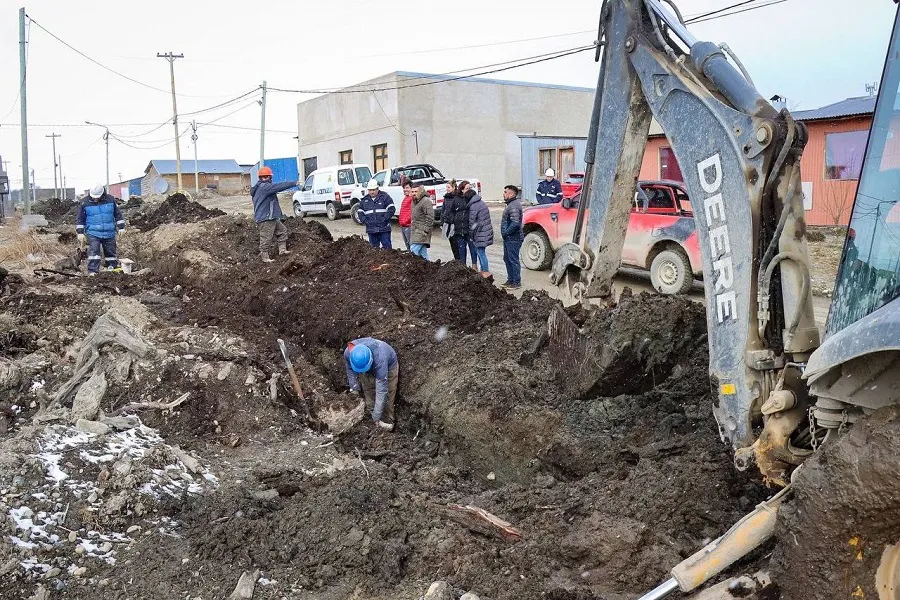 Avanza la obra de extensión de la red de gas en el B° 9 de Octubre de Tolhuin