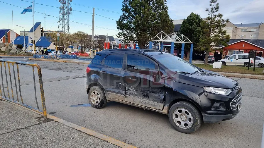 Taxista habría cruzado el semáforo en rojo y protagonizó un violento choque (3)