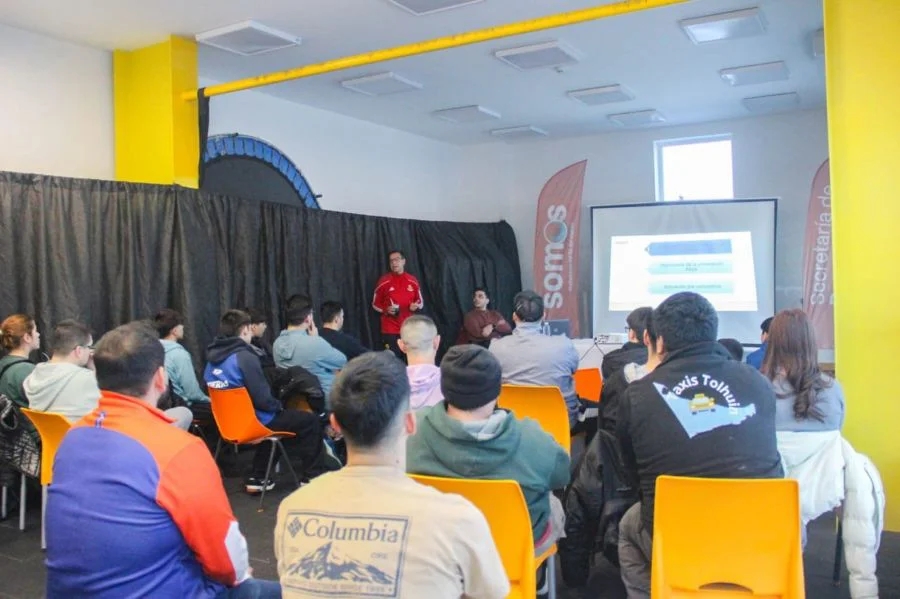 Se dictó en Tolhuin una capacitación en planificación y preparación física en Futsal