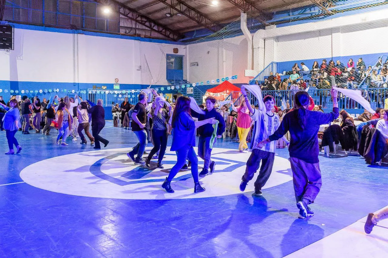 Cientos de riograndenses disfrutaron de la Gran peña de la Independencia (1)