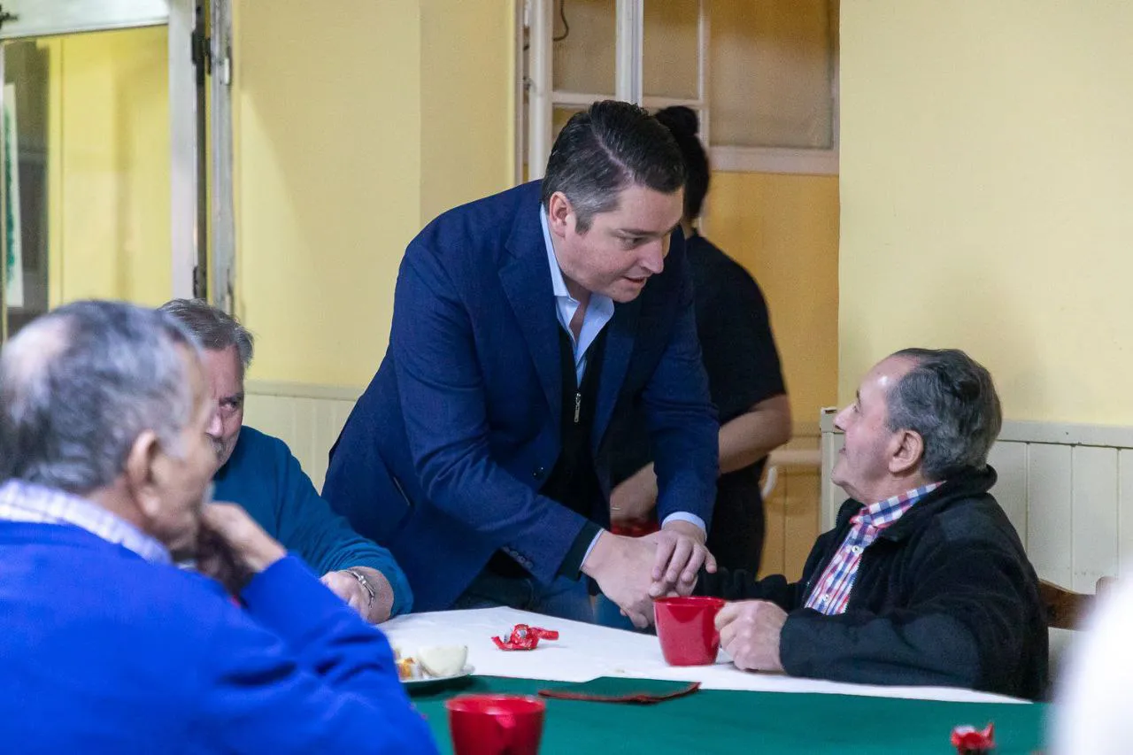 Residentes del hogar “San Vicente de Paul” fueron agasajados por el Intendente (4)