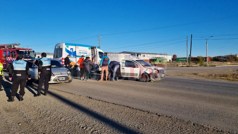 Violento choque en el ingreso al barrio de Altos de la Estancia dejó un herido (4)