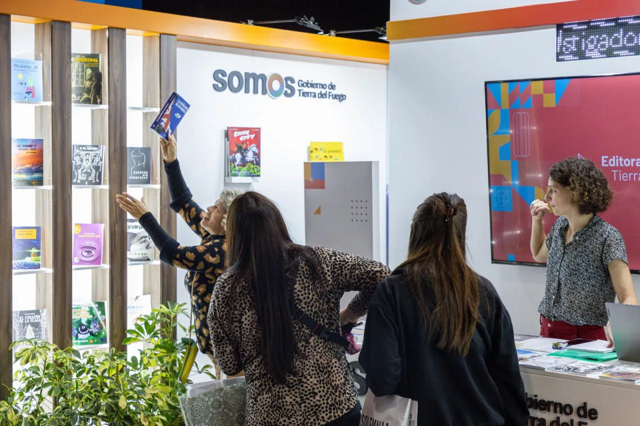 La Editora Cultural Tierra del Fuego participa de la Feria Internacional del Libro (2)