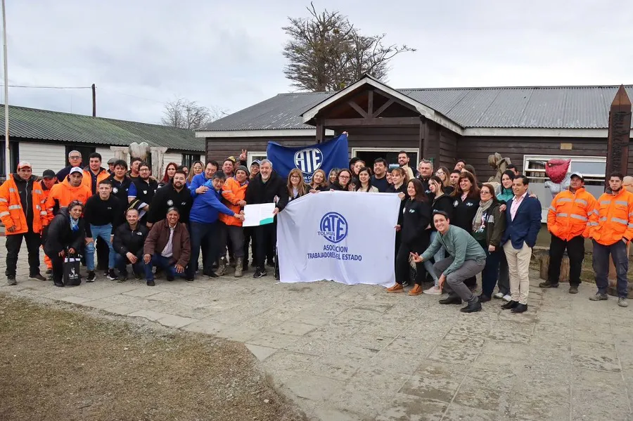 En un hecho histórico se logró firmar el Convenio Colectivo de Trabajo en Tolhuin  (3)