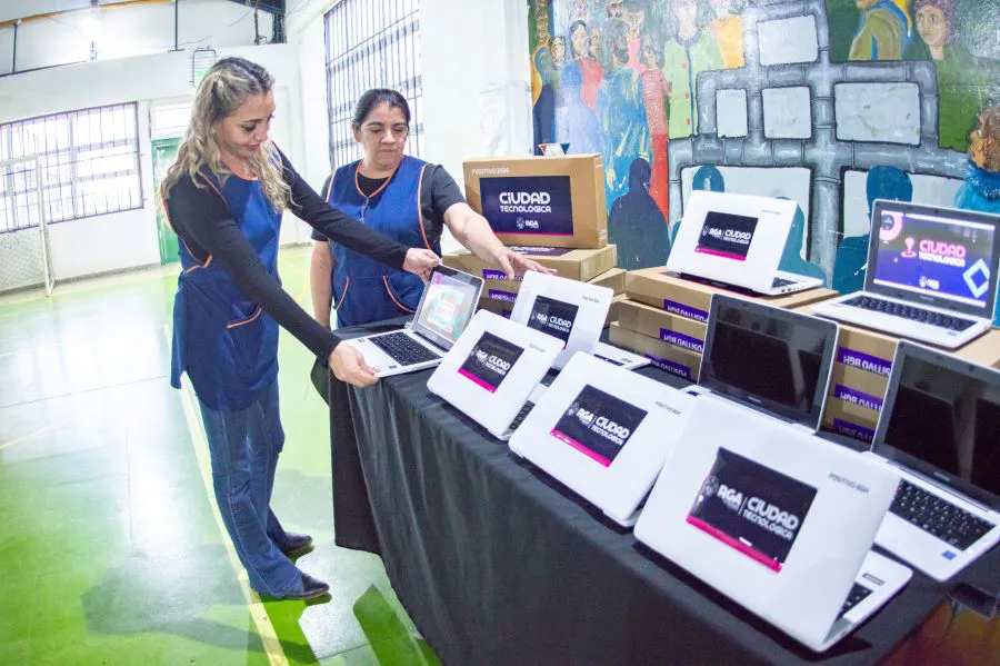 photo_4985575639398591898_w