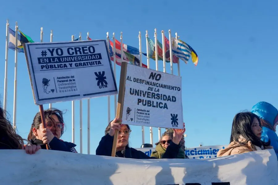 photo_5069342581300768912_y