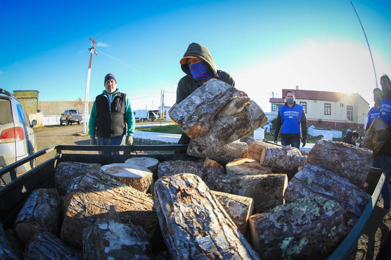 Vecinos podrán comenzar a inscribirse al programa municipal para recibir leña