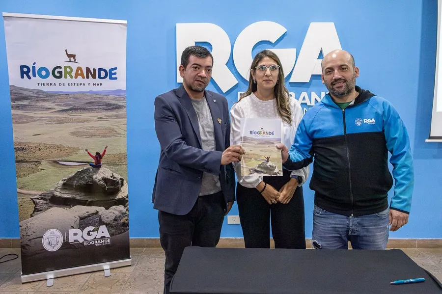 photo_5118539563365675768_y