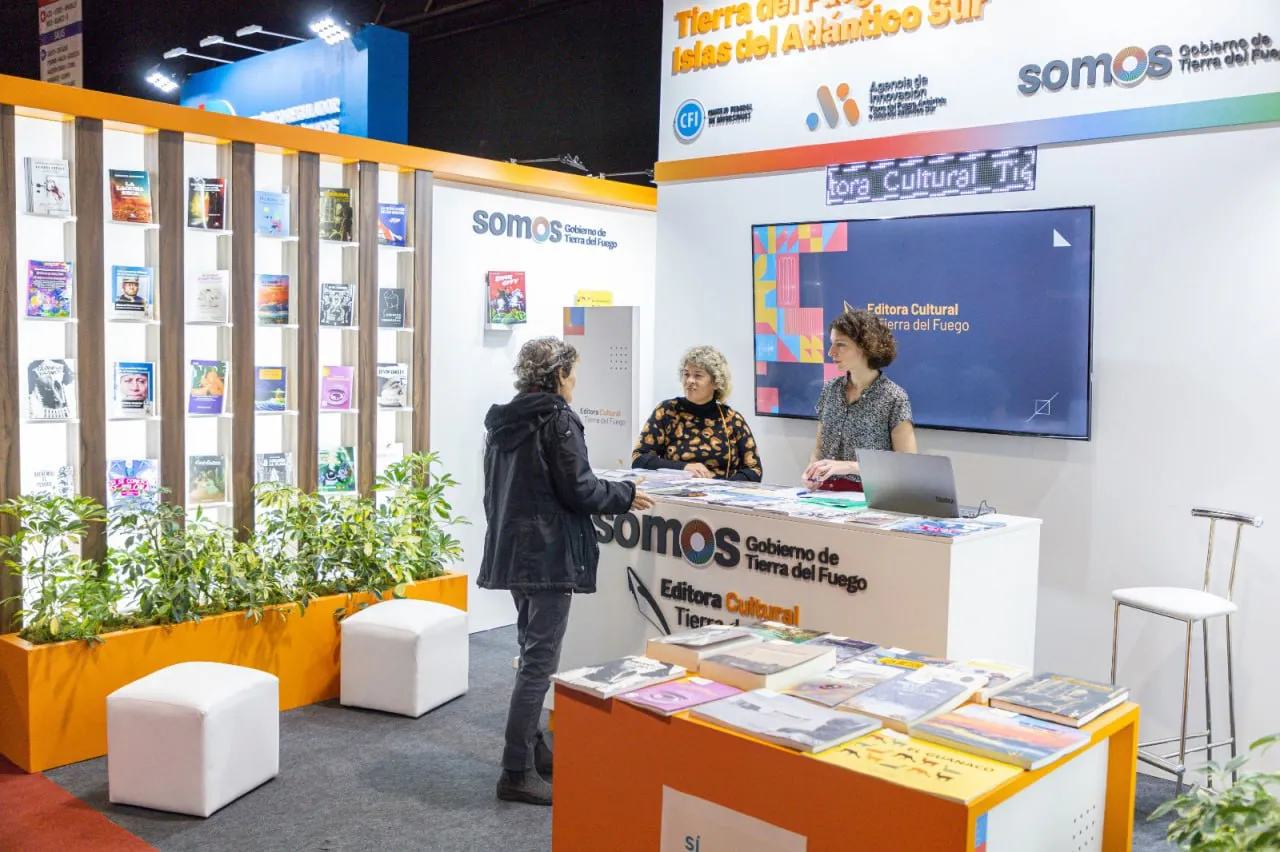 La Editora Cultural Tierra del Fuego participa de la Feria Internacional del Libro (5)