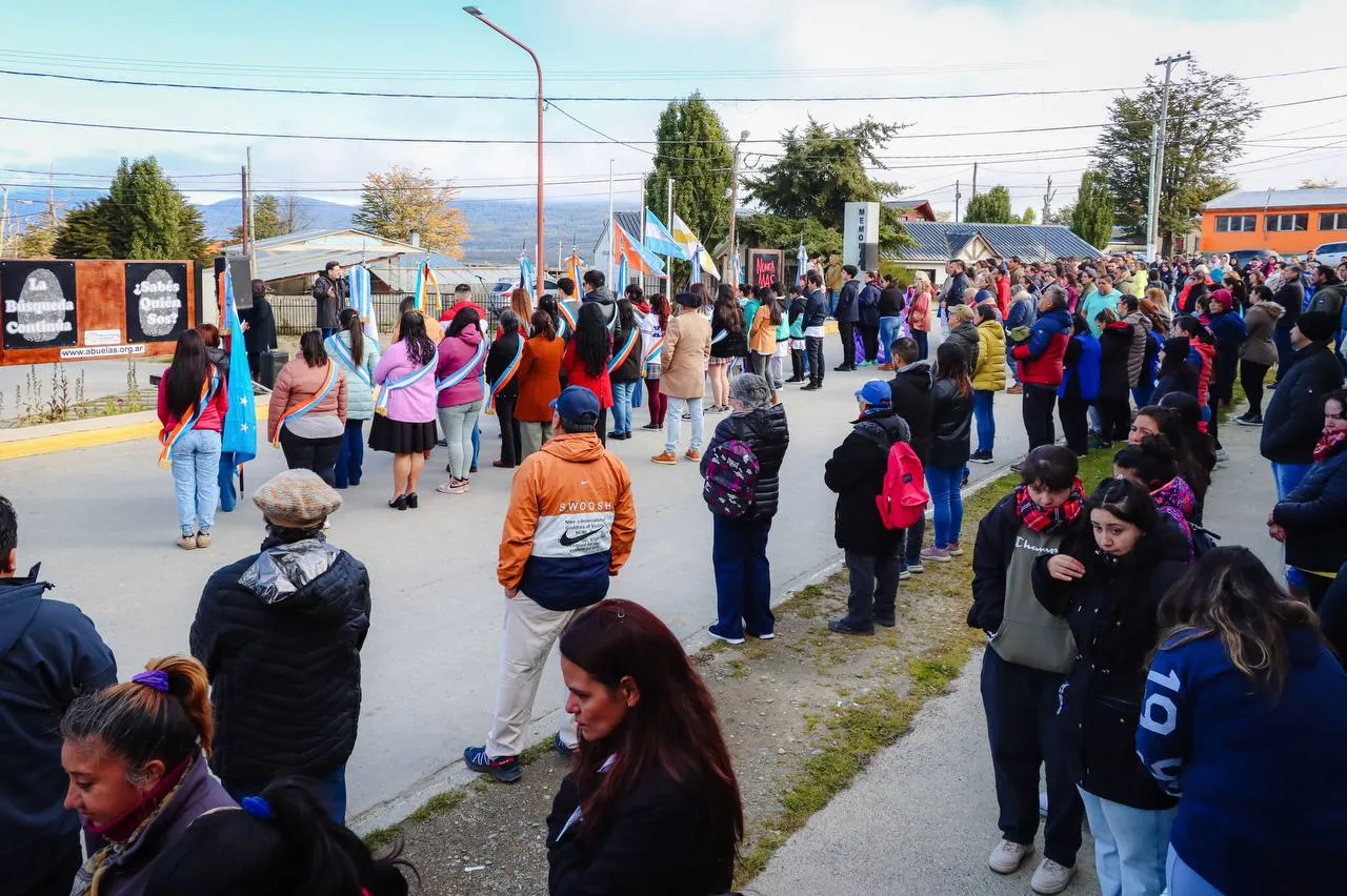 Vecinos de Tolhuin conmemoraron el Día de la Memoria, por la Verdad y la Justicia (2)