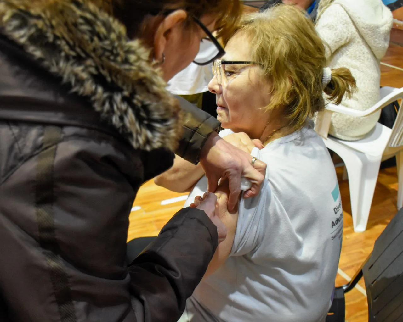 Avanza la campaña de vacunación antigripal para adultos mayores en Ushuaia