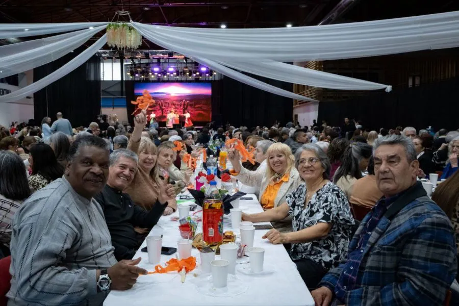 photo_5102785490183719735_y