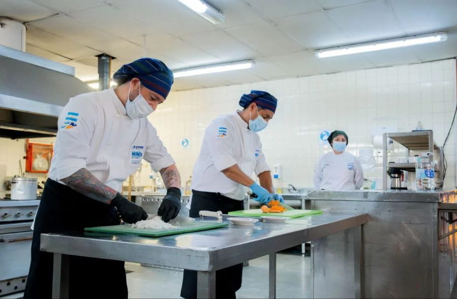 photo_4962993019187563415_y