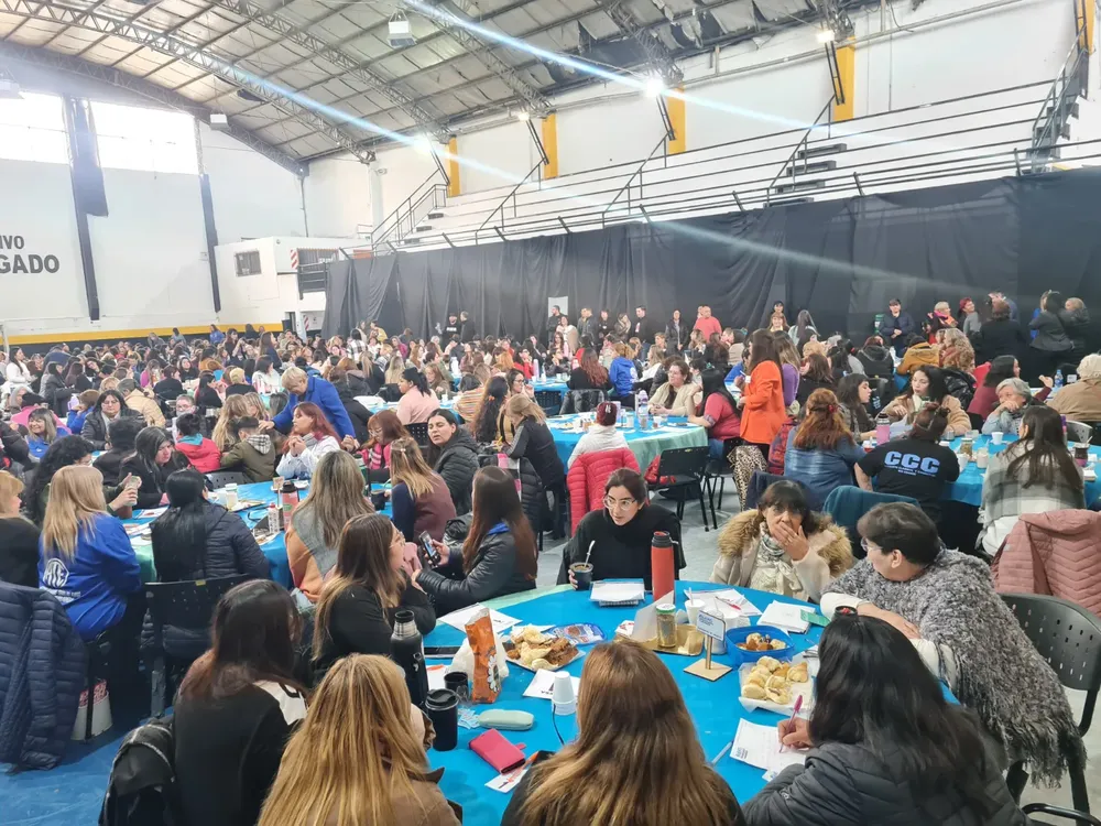 Se realizó un encuentro multitudinario de mujeres en el Club Sportivo (1)