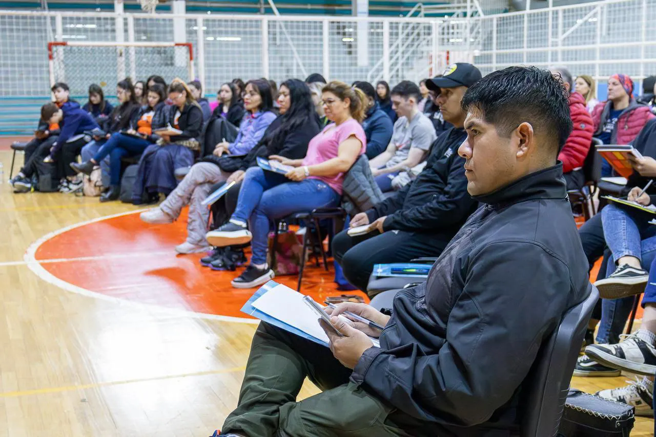 Se brindó la charla “El Poder de la Psicología y la Nutrición en el Deporte” (3)