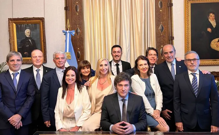 Juraron los ministros de Milei en una inédita ceremonia sin transmisión de TV