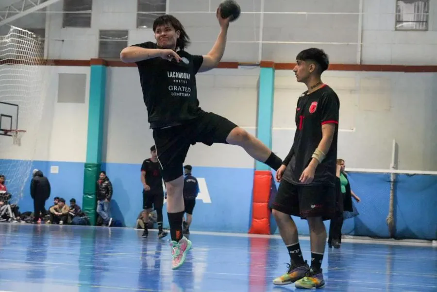 photo_5165835966567526116_y