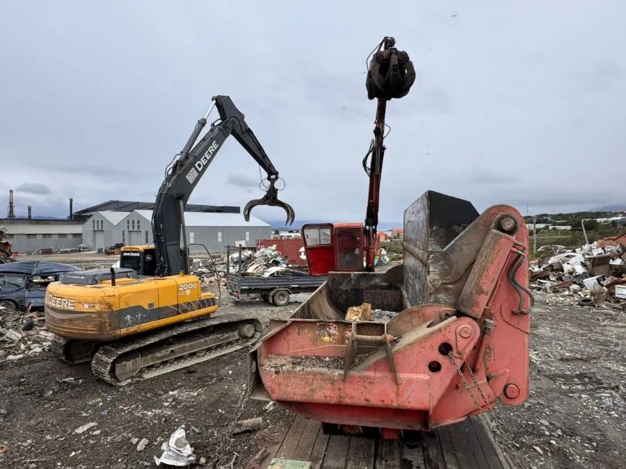 photo_4976668706159135541_y