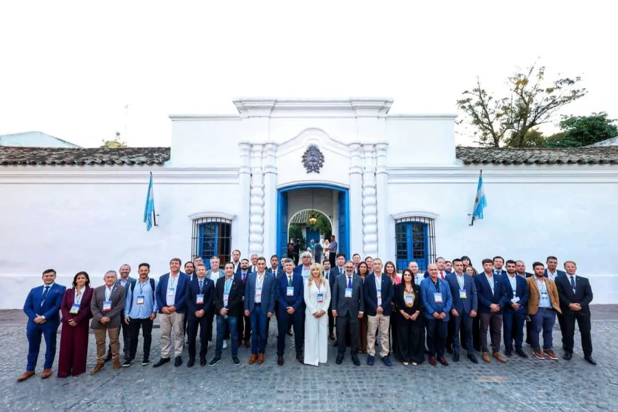 photo_4956438061571485105_y