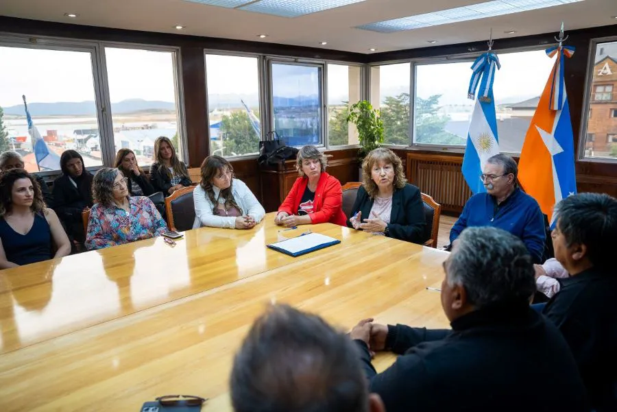 photo_4925053966744226738_y