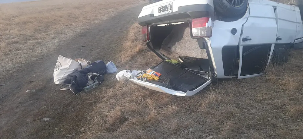 Conductor en estado de ebriedad protagonizó un vuelco en la ciudad de Ushuaia (2)