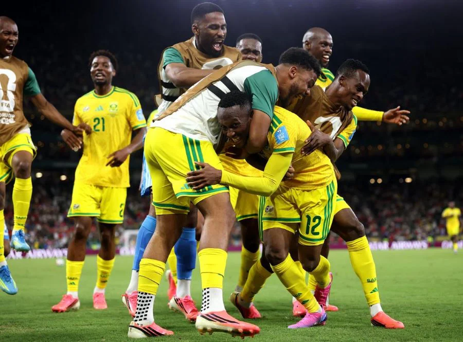 Sudáfrica sorprendió a Corea del Sur, ganó 1-0 y pasó como segundo del Grupo A