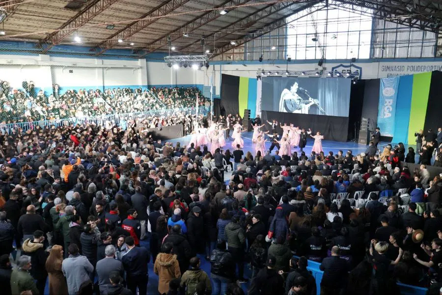 photo_5154549286434877420_y