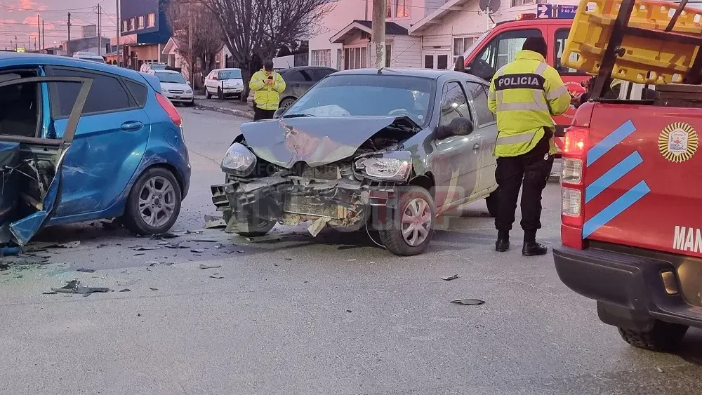 Tres personas hospitalizadas tras un violento choque en la zona céntrica (6)