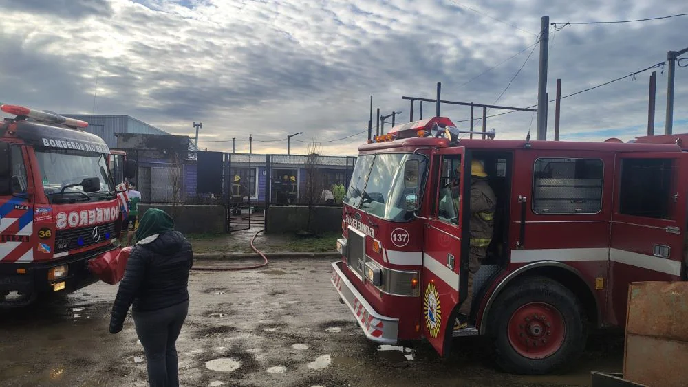 Principio de incendio sobre una vivienda en margen sur