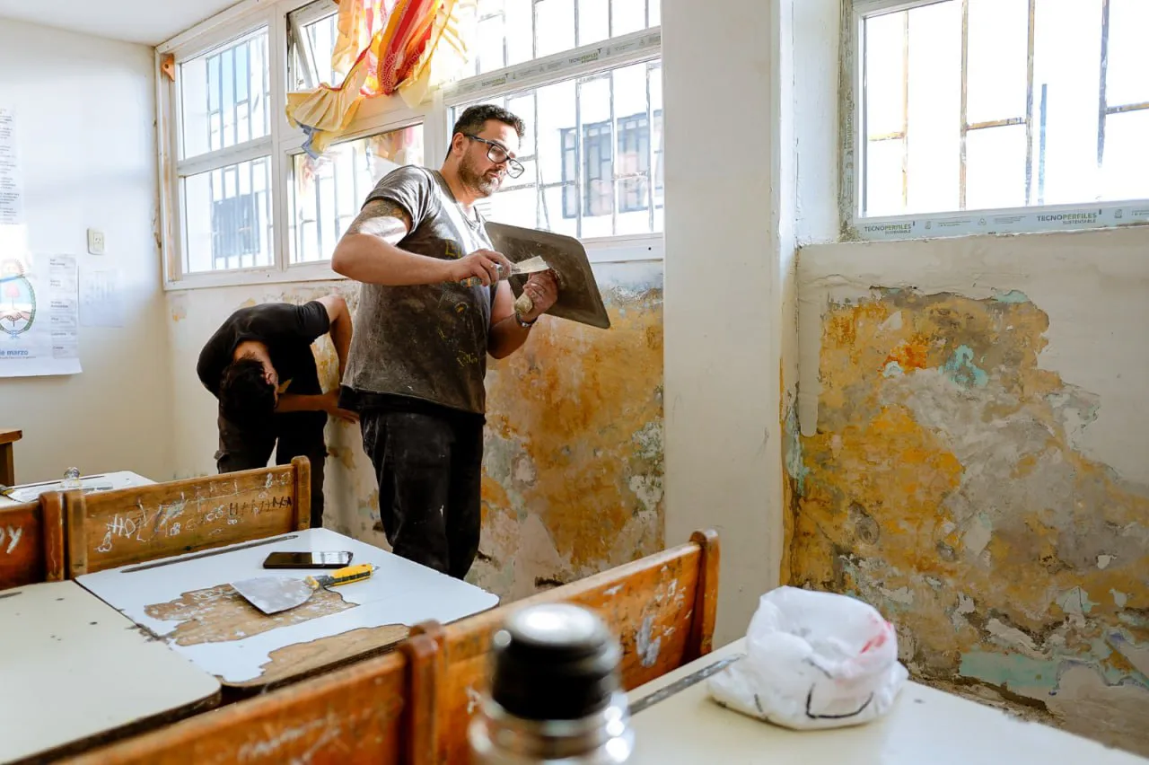 Avanzan los trabajos de refacción y mantenimiento sobre los edificios escolares (1)