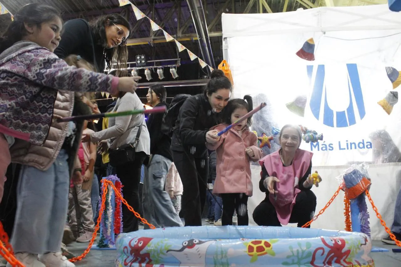 Cientos de niños celebraron el cierre del Mes de las Infancias con juegos y espectáculos (2)
