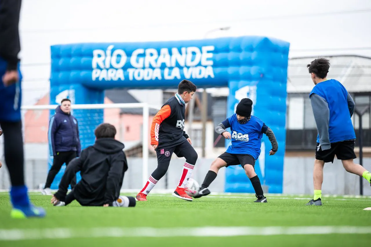 “Río grande tiene la primera cancha de fútbol 11 de la Patagonia homologada por FIFA” (1)