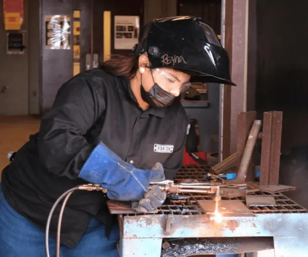 Se encuentran abiertas las inscripciones el curso de soldadura inicial destinado a mujeres