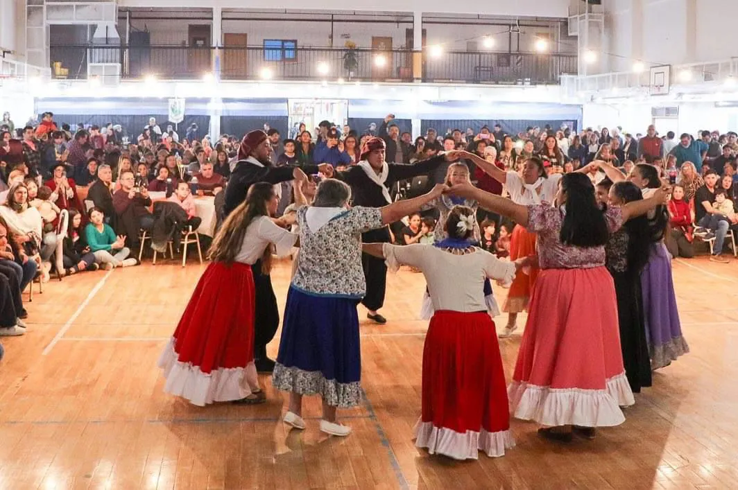 photo_5136865926824701131_y