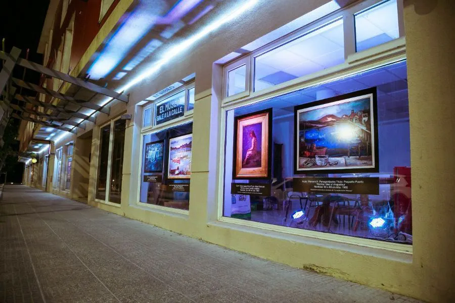 photo_5075639836580358360_y