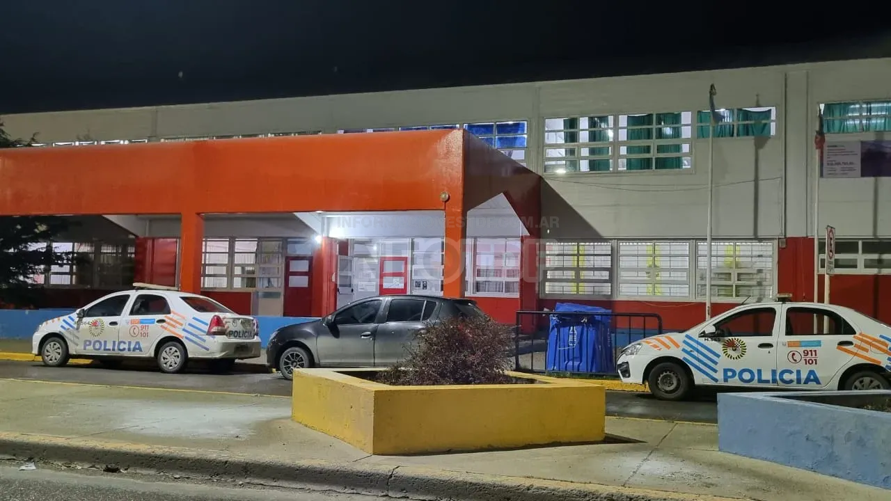 Delincuentes ingresaron y robaron una caja de pollos en la Escuela N° 21 1