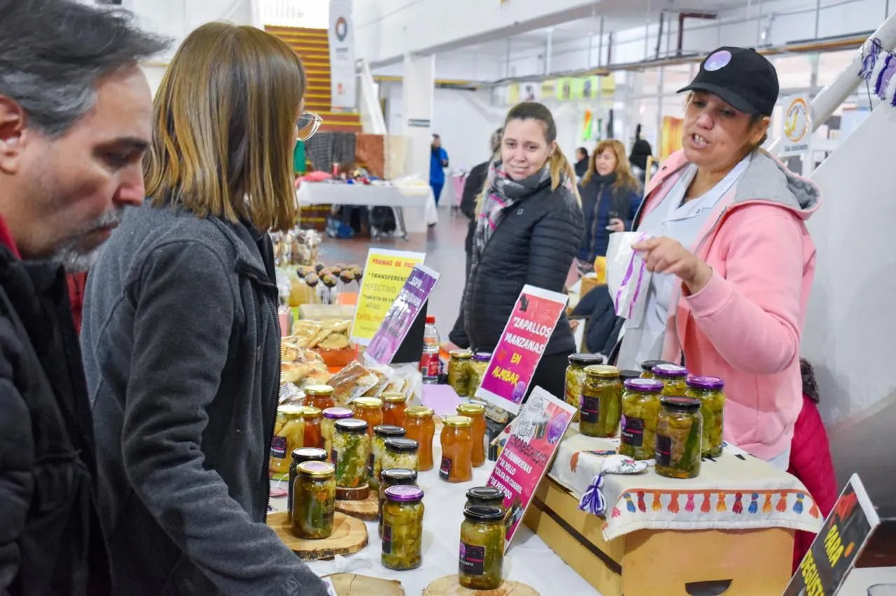 Gran acompañamiento de vecinos a una nueva edición de “Tu Mercado TDF” (3)