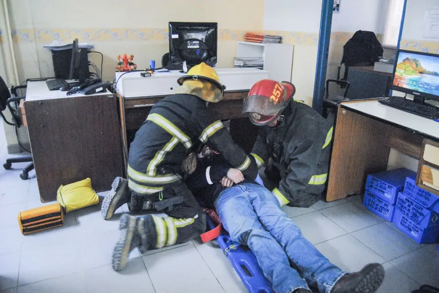 Fuerzas de seguridad realizaron un simulacro de emergencia en el Hospital  (2)