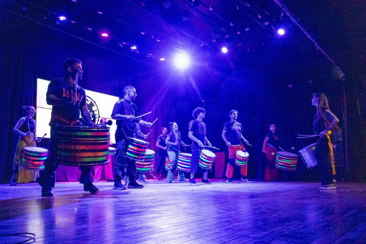 photo_5039990740440166002_y