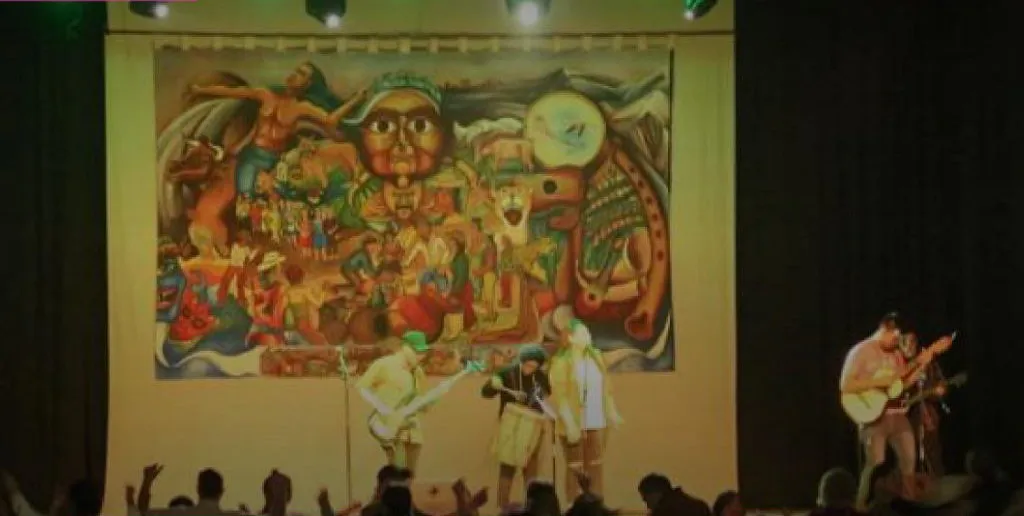 photo_4949499357221203398_y